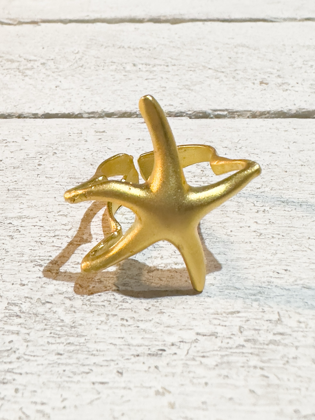 Anillo dorado mate zamak estrella