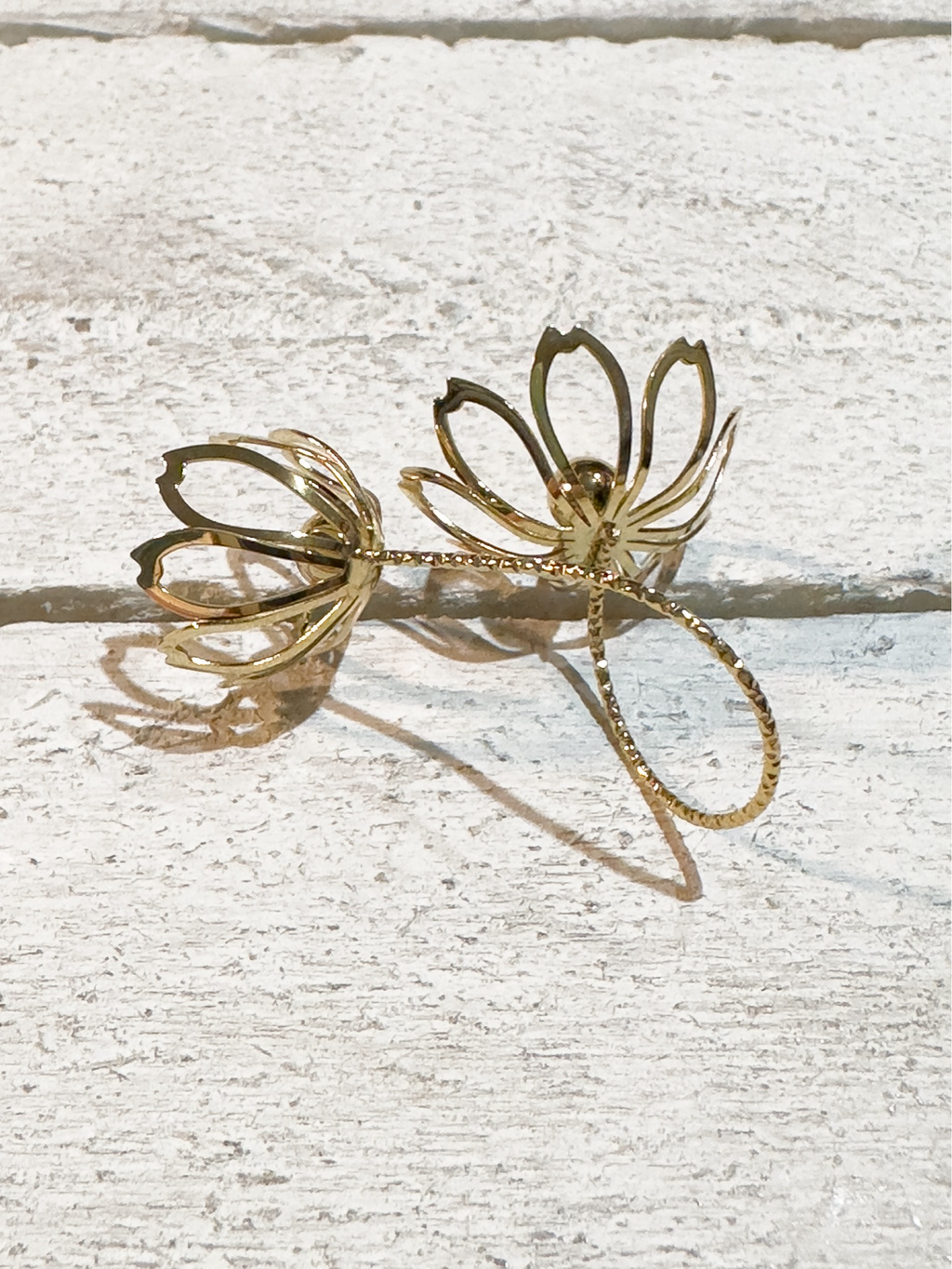 Anillo acero dorado doble flor