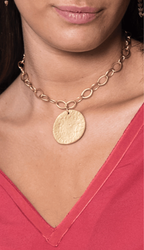 Gargantilla moneda dorada