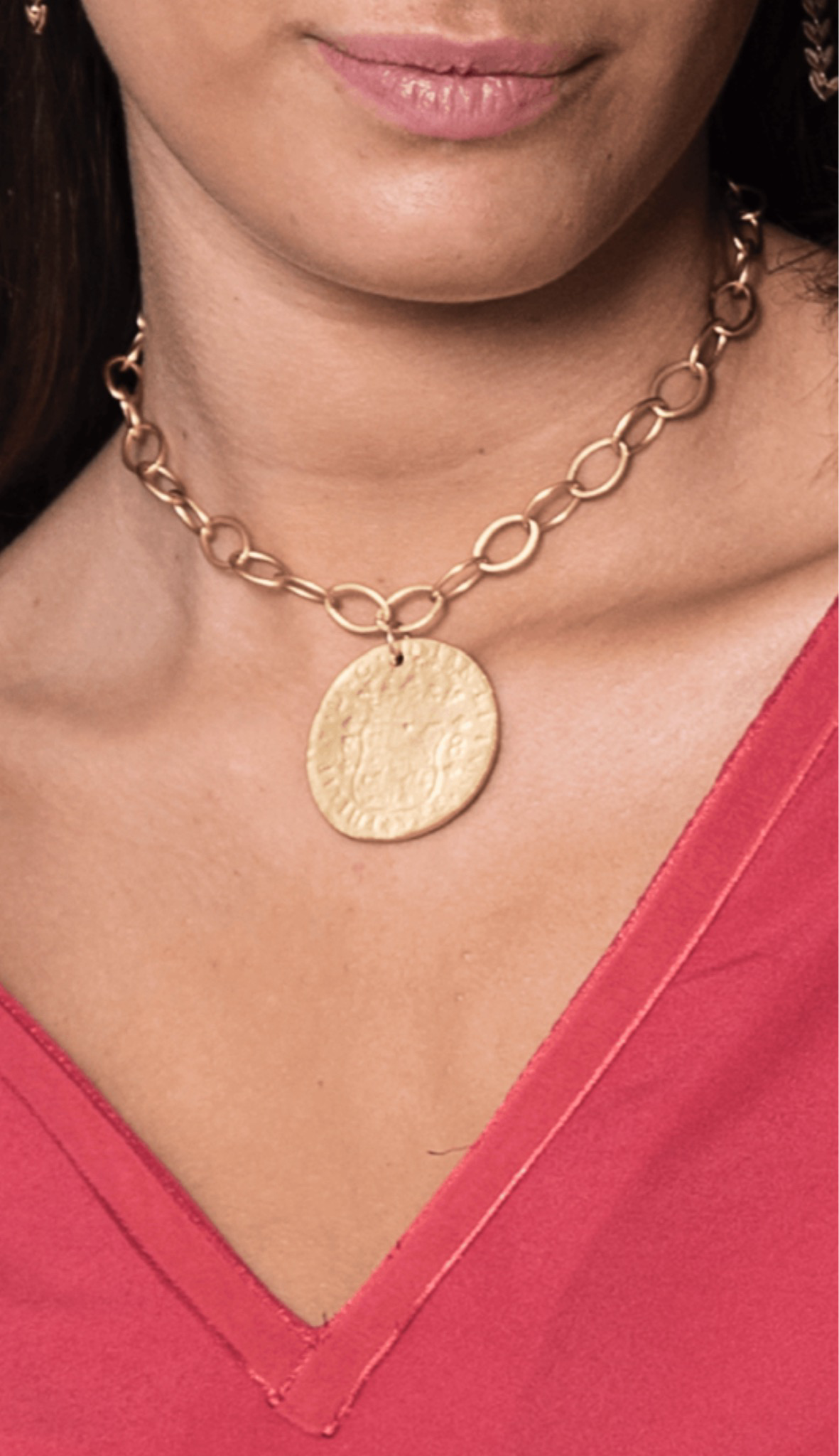 Gargantilla moneda dorada