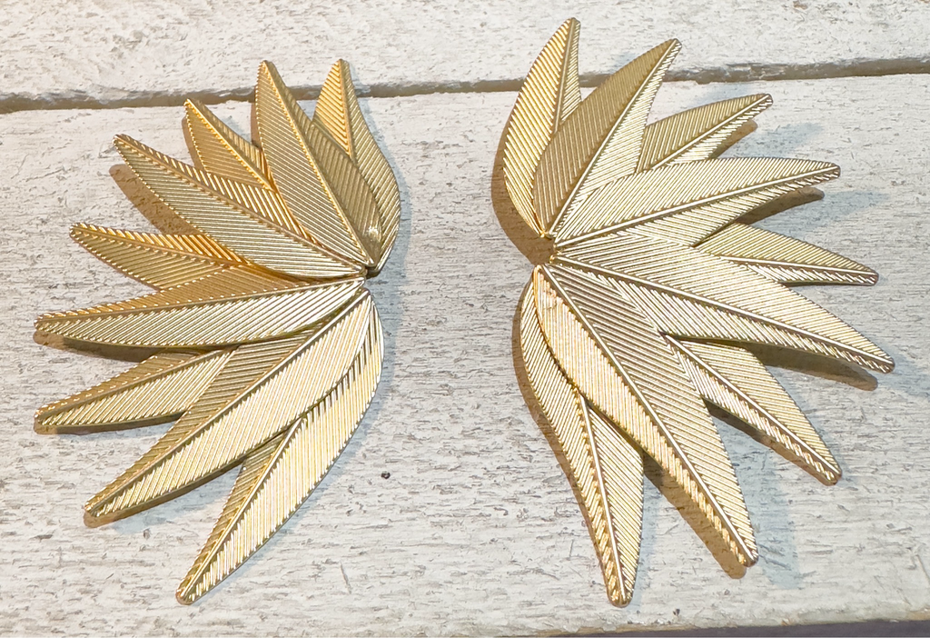 Pendientes nueve hojas metal dorado