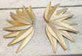 Pendientes nueve hojas metal dorado