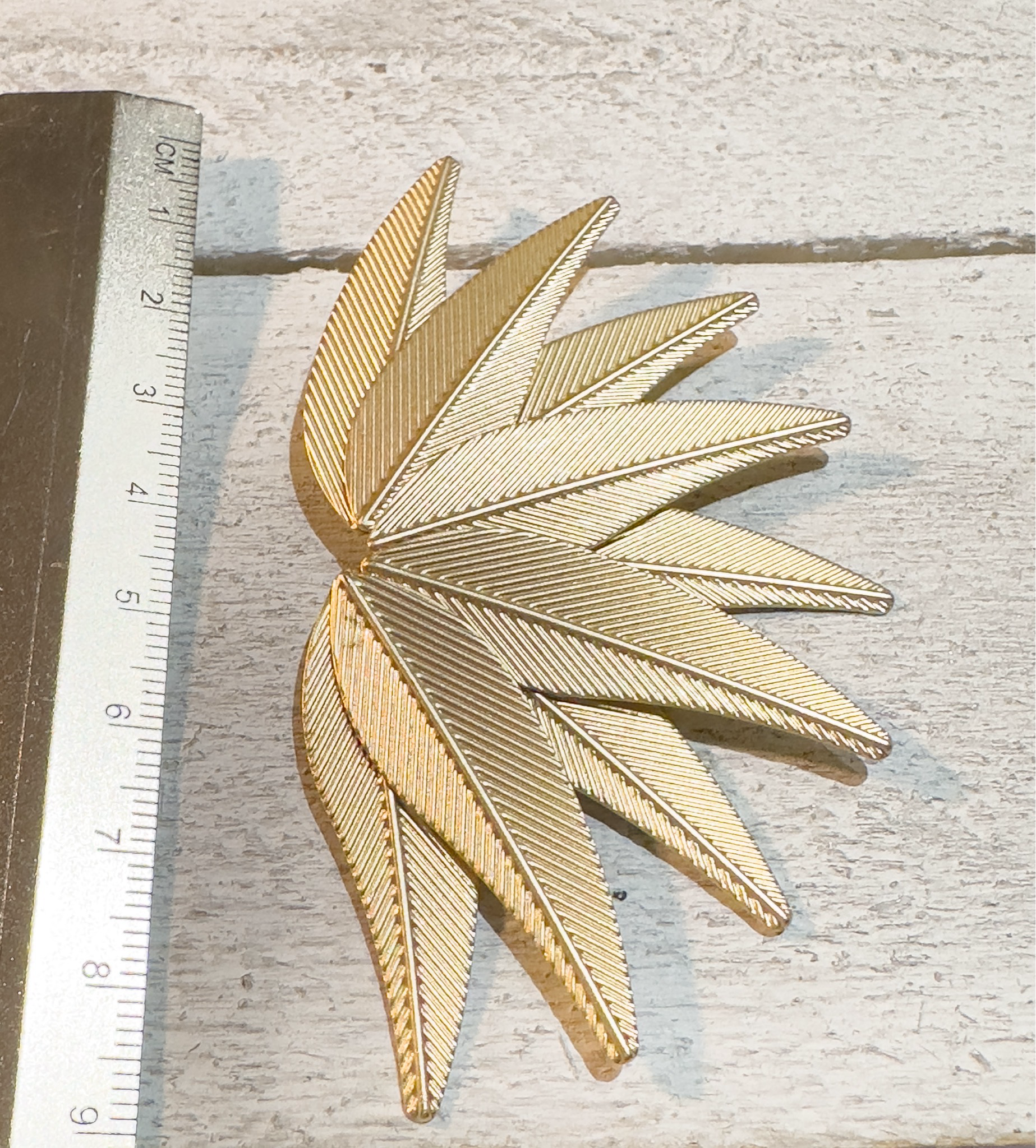 Pendientes nueve hojas metal dorado