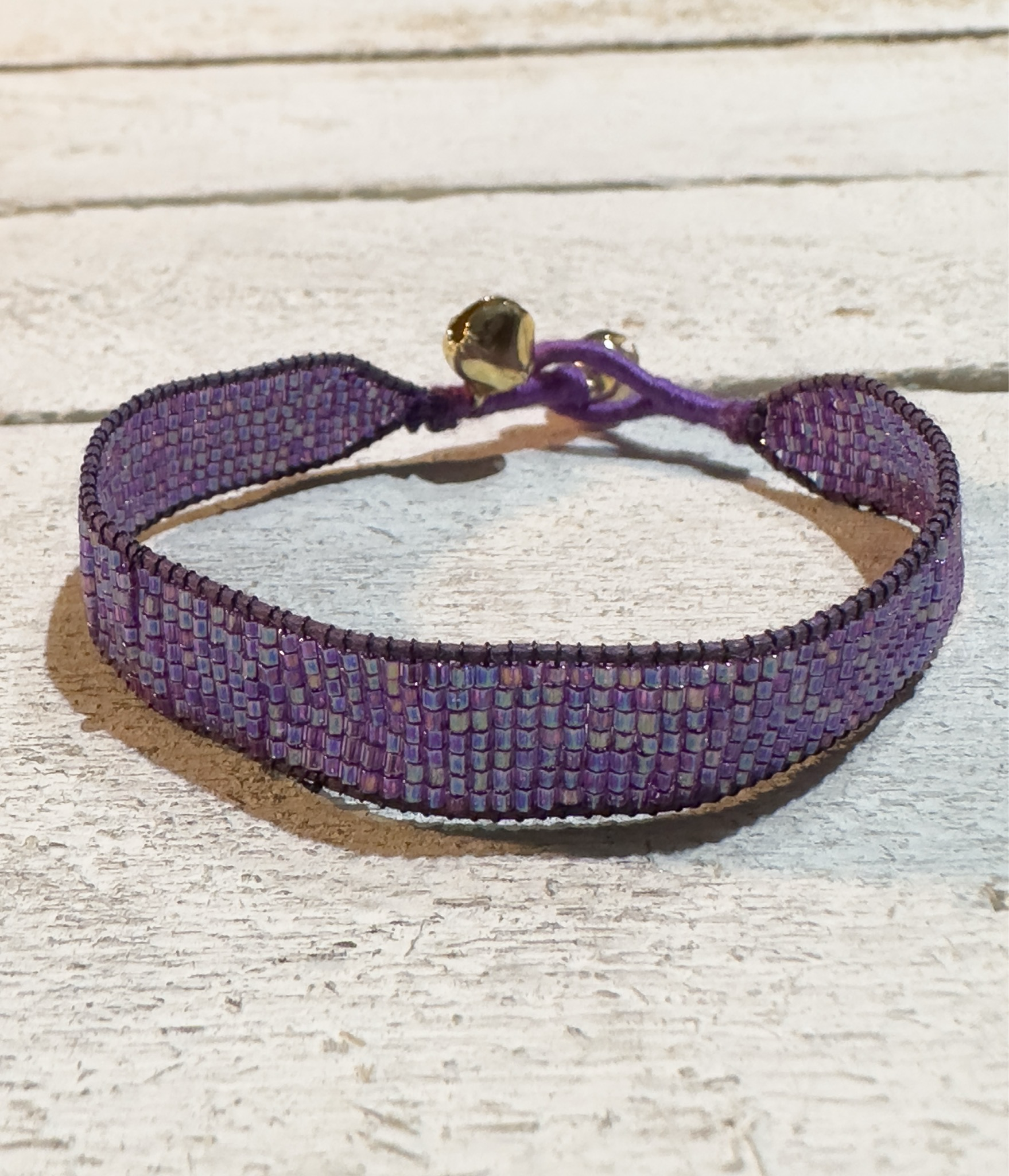 Pulsera miyuki cristales morado oscuro cascabel 1cm