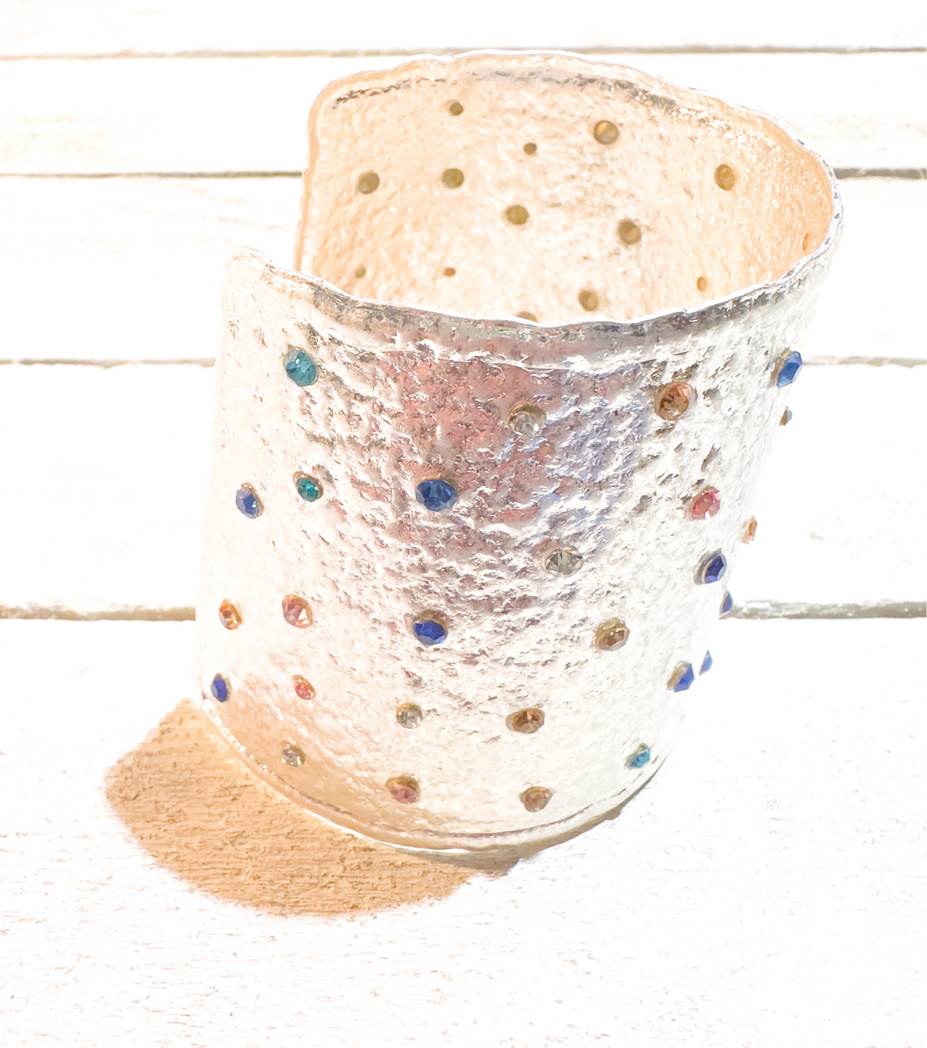 Brazalete plateado cristales colores