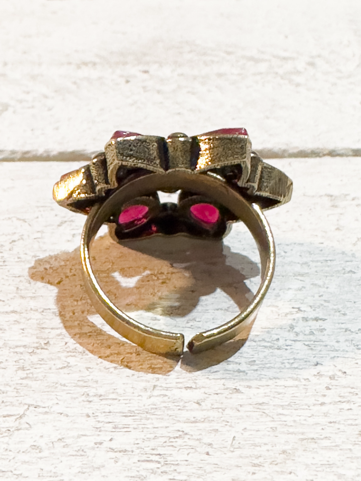 Anillo latón dorado piedra granate