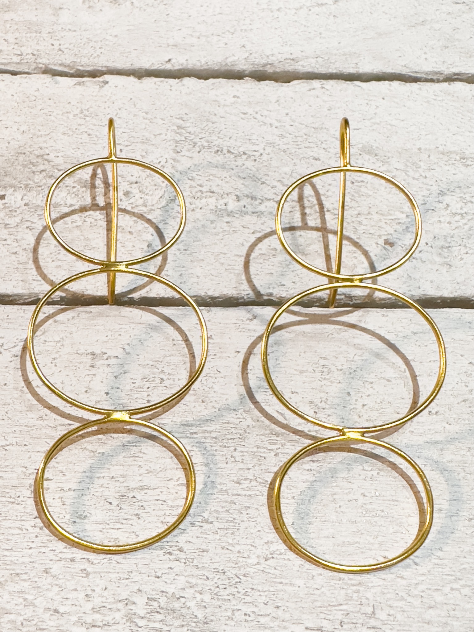 Pendientes triple aro rígido dorado