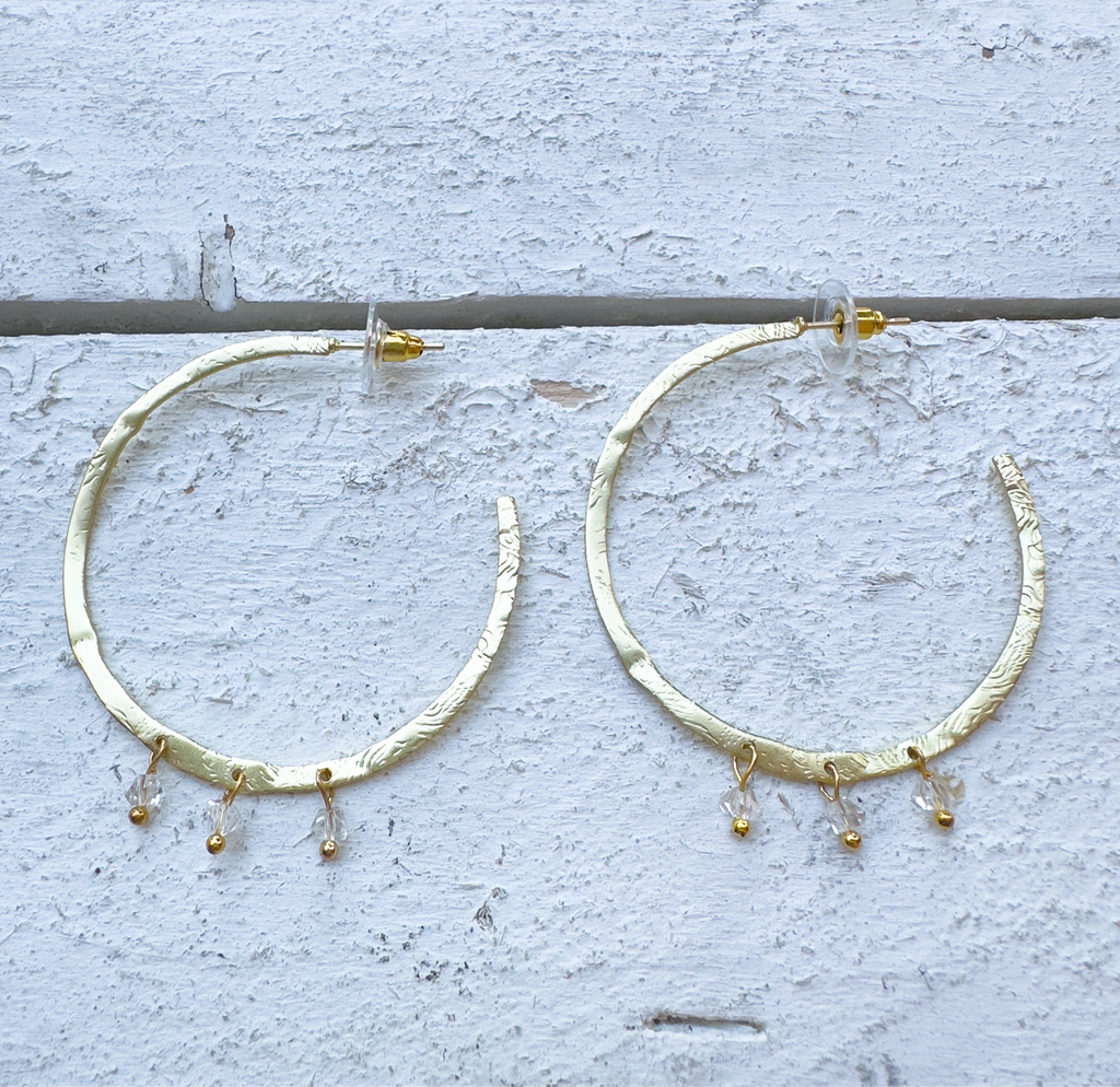 Pendientes aro dorado mate latón piedras cristal