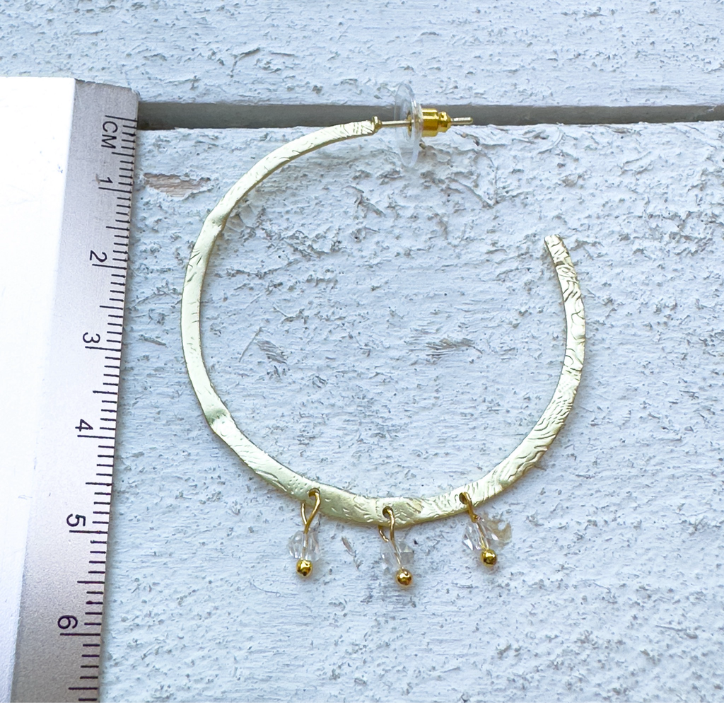 Pendientes aro dorado mate latón piedras cristal