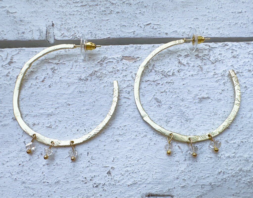 Pendientes aro dorado mate latón piedras cristal