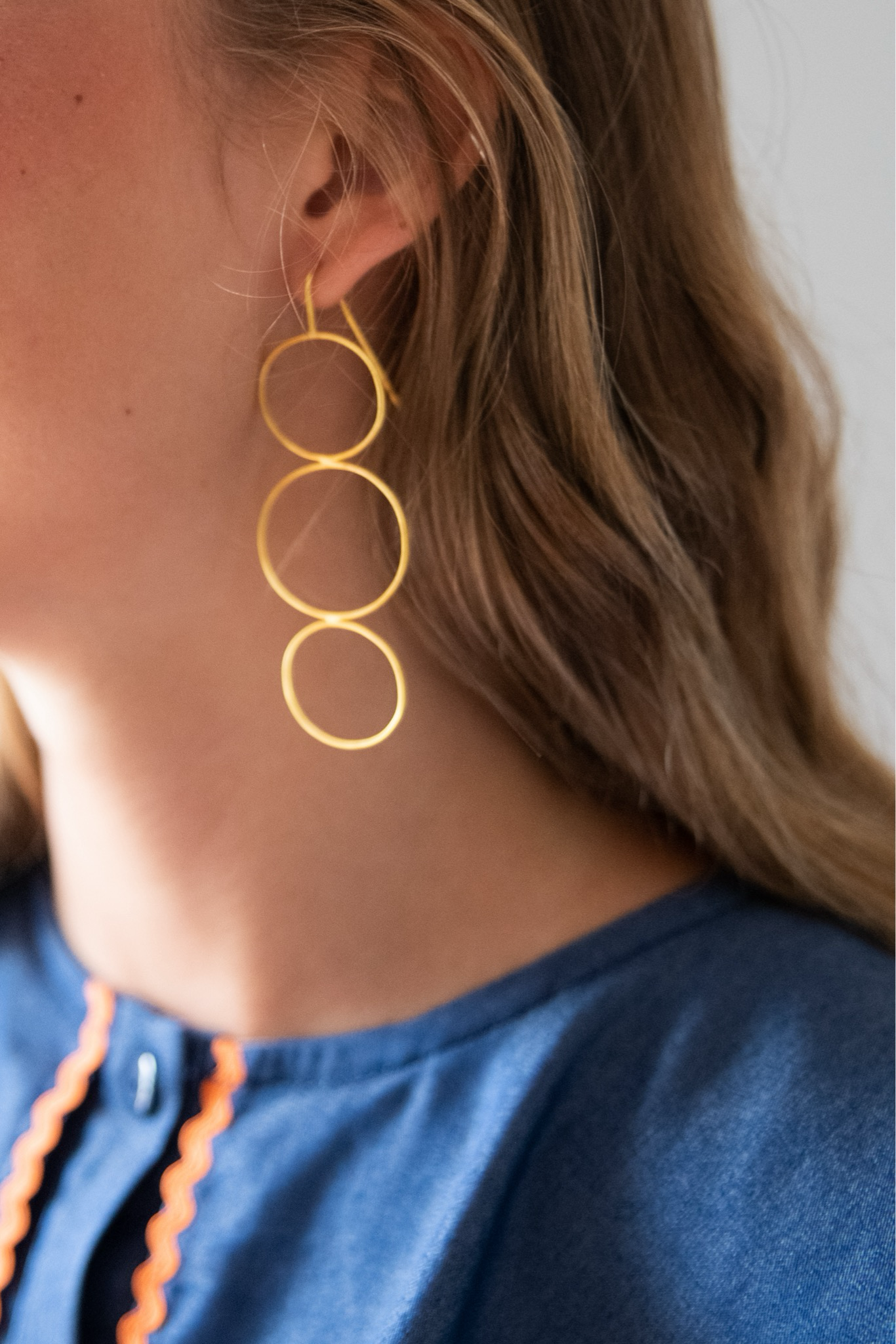 Pendientes triple aro rígido dorado