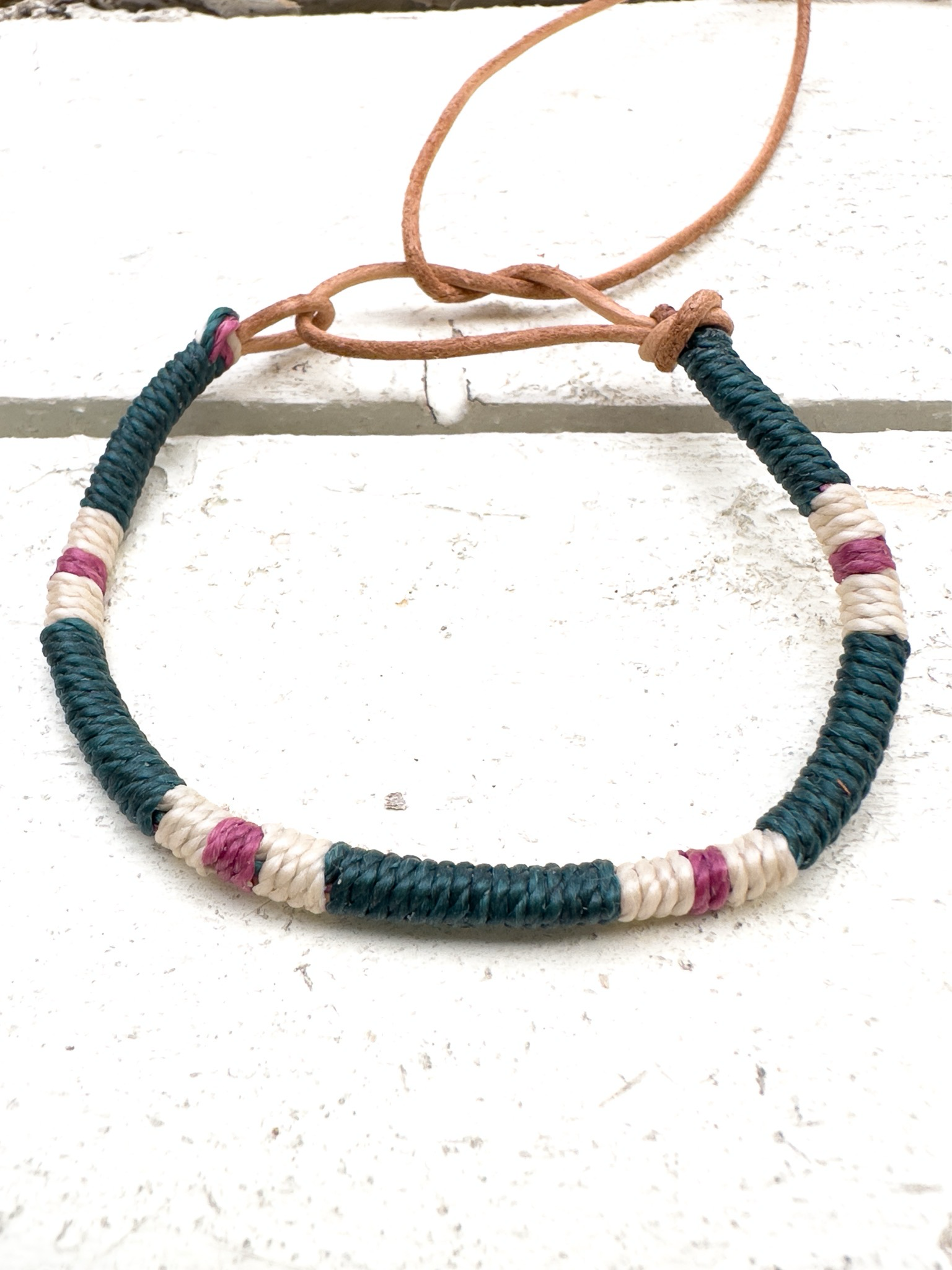 Pulsera cuero verde y berenjena