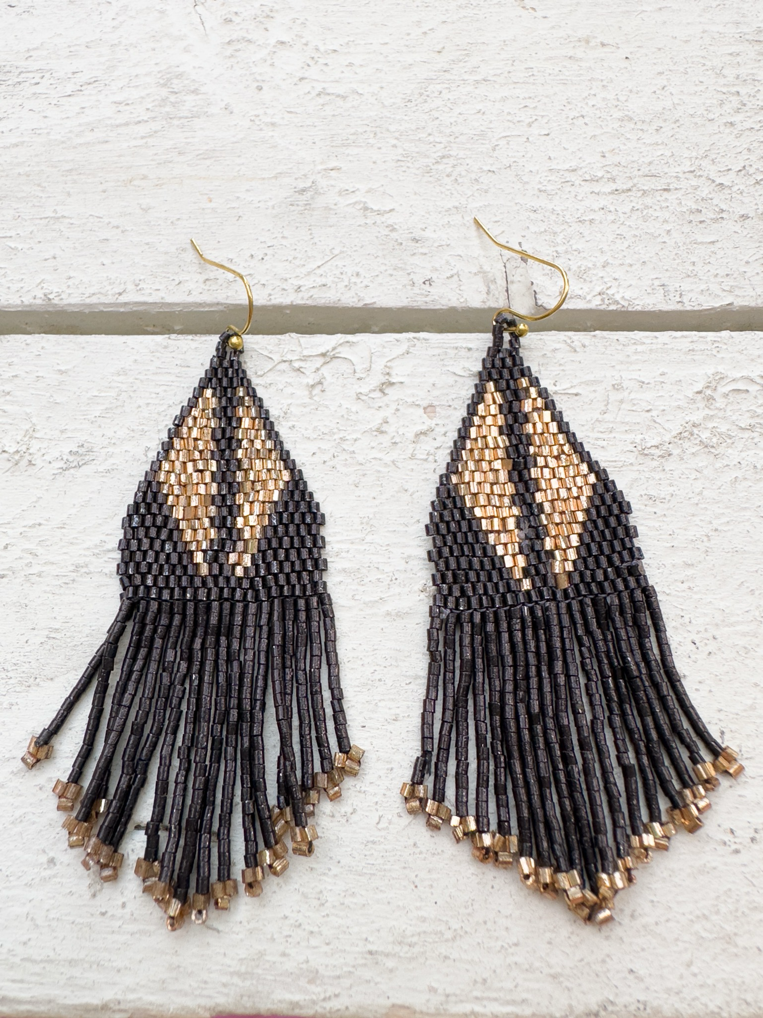 Pendientes miyuki alas negro