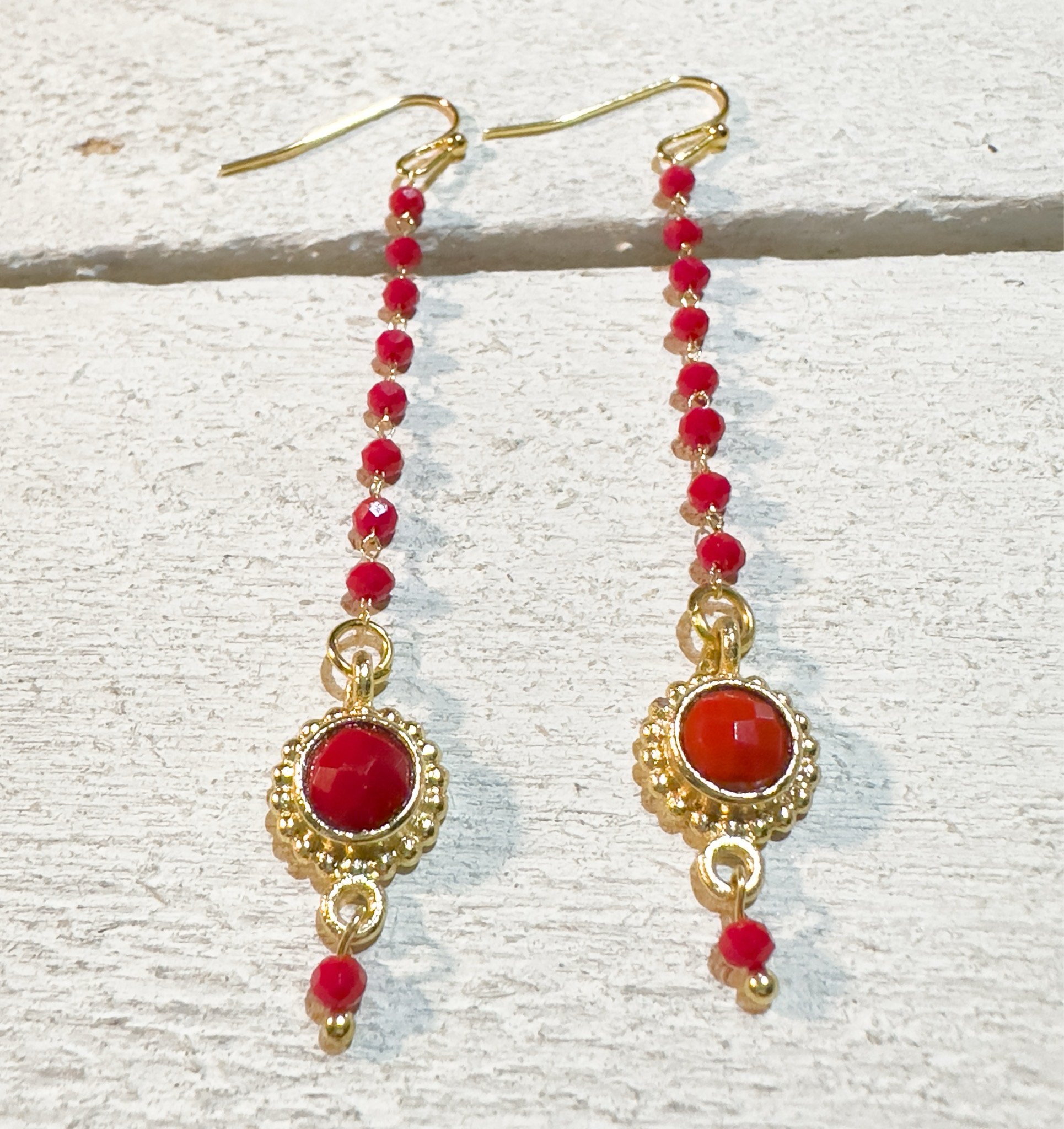 Pendientes cadena adorno rojo