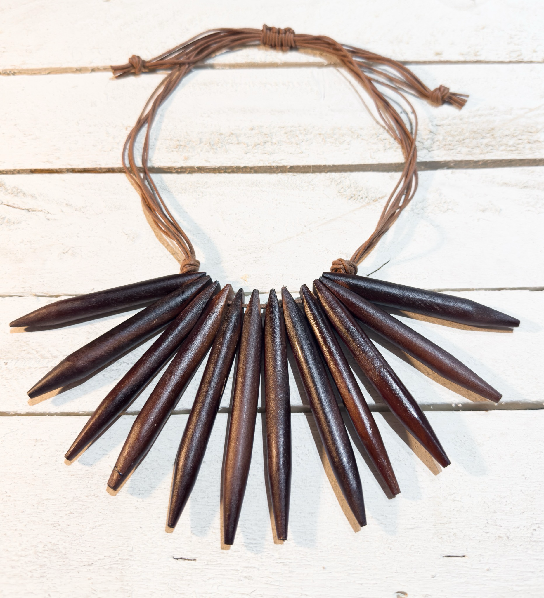 Gargantilla tribal madera