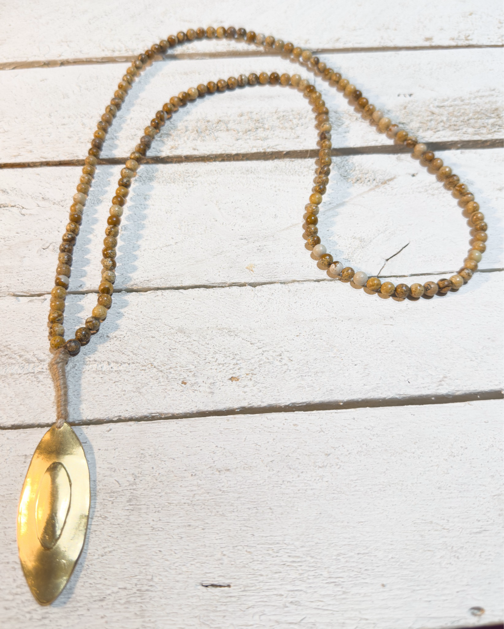 Collar jaspe tribal cuerda