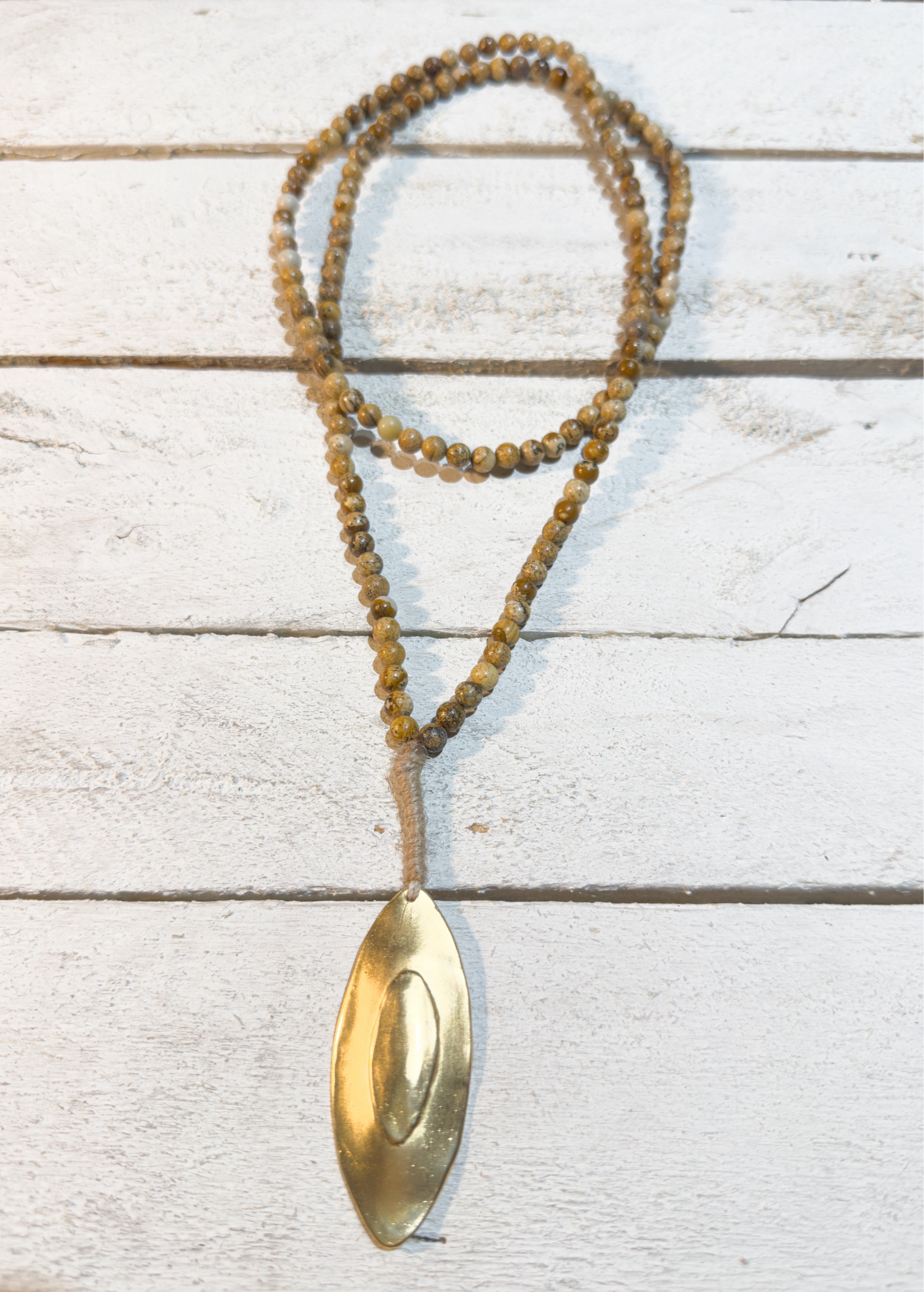 Collar jaspe tribal cuerda
