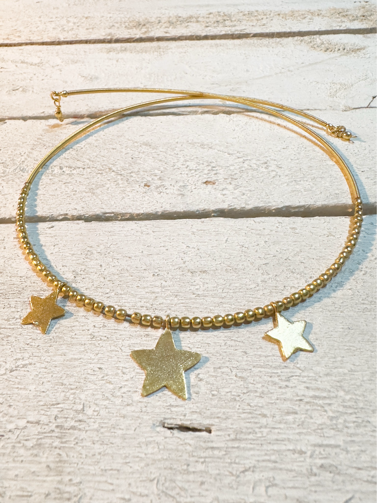 Gargantilla tres estrellas