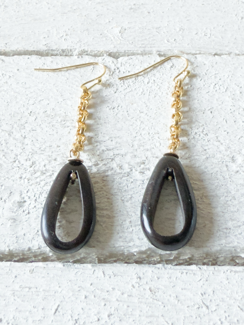 Pendientes gota cadena dorada