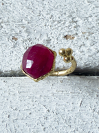 Anillo abierto guinda
