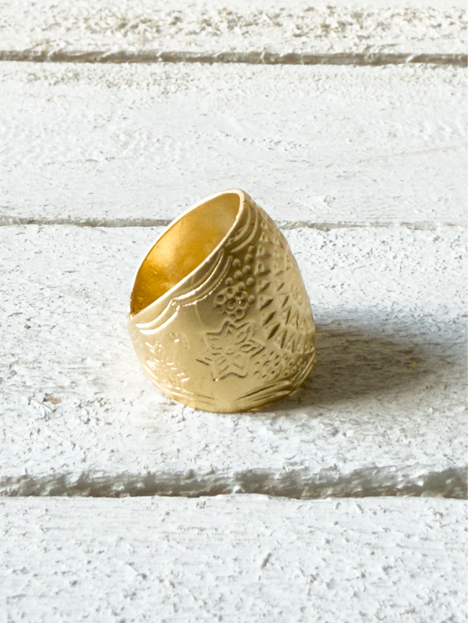Anillo grabado redondeado mate