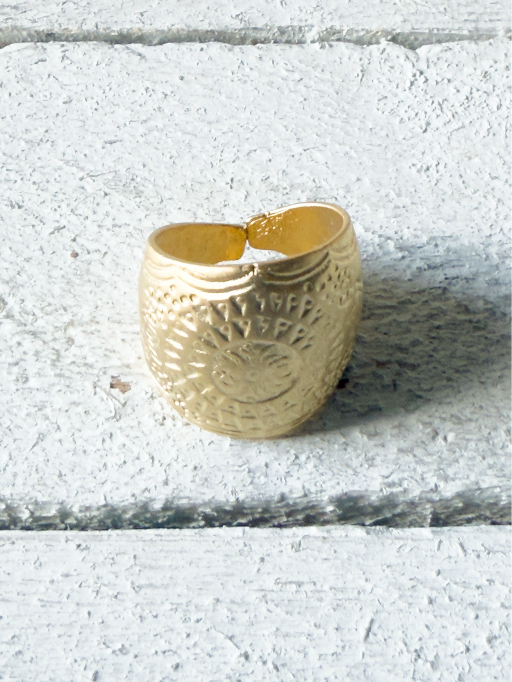 Anillo grabado redondeado mate