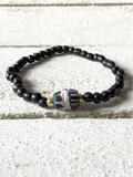 Pulsera negra piedra estampada