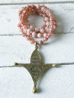 Collar tribal piedras rosas
