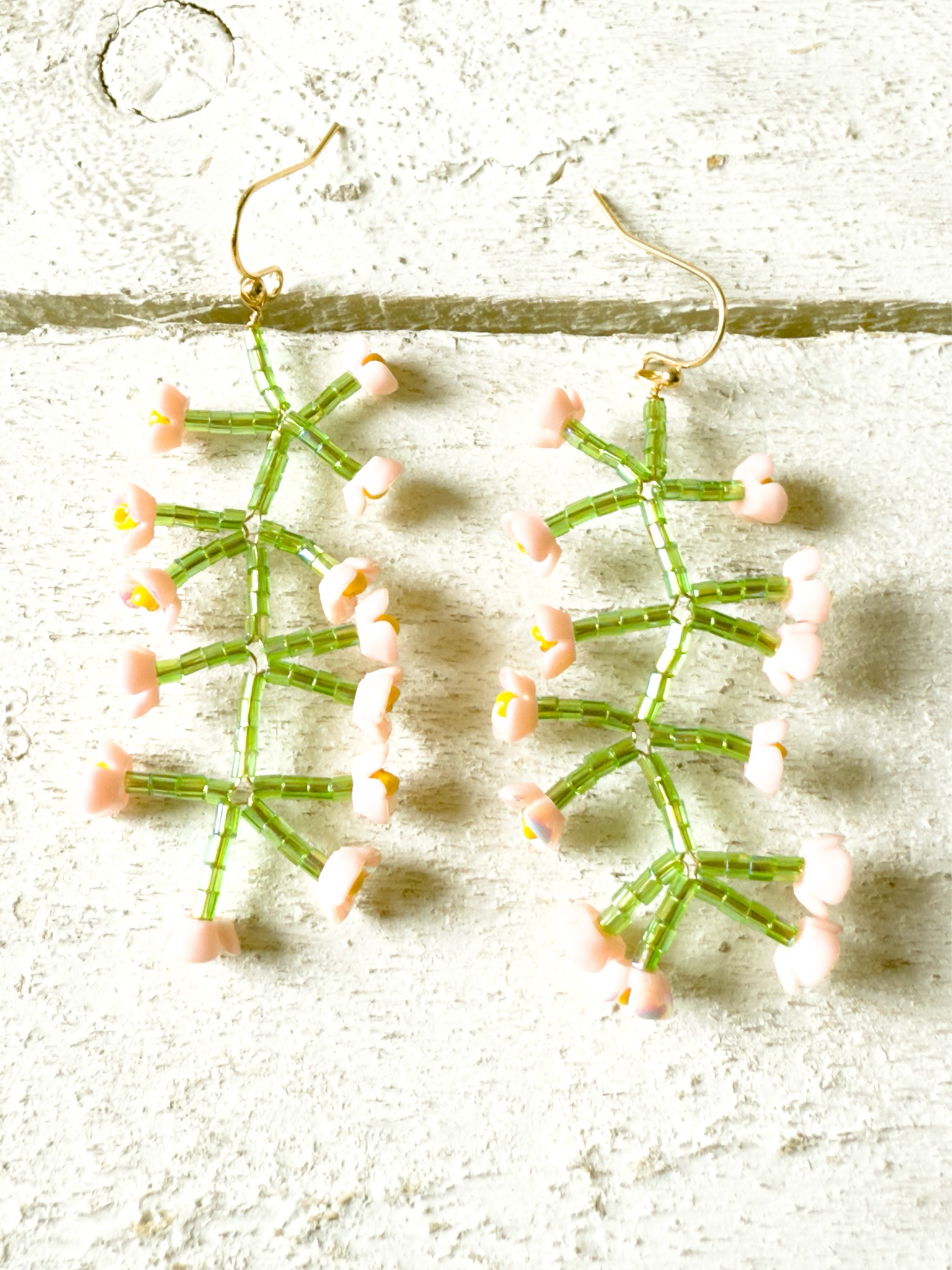 Pendientes flores abalorios rosa y verde