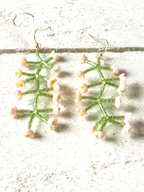 Pendientes flores abalorios rosa y verde