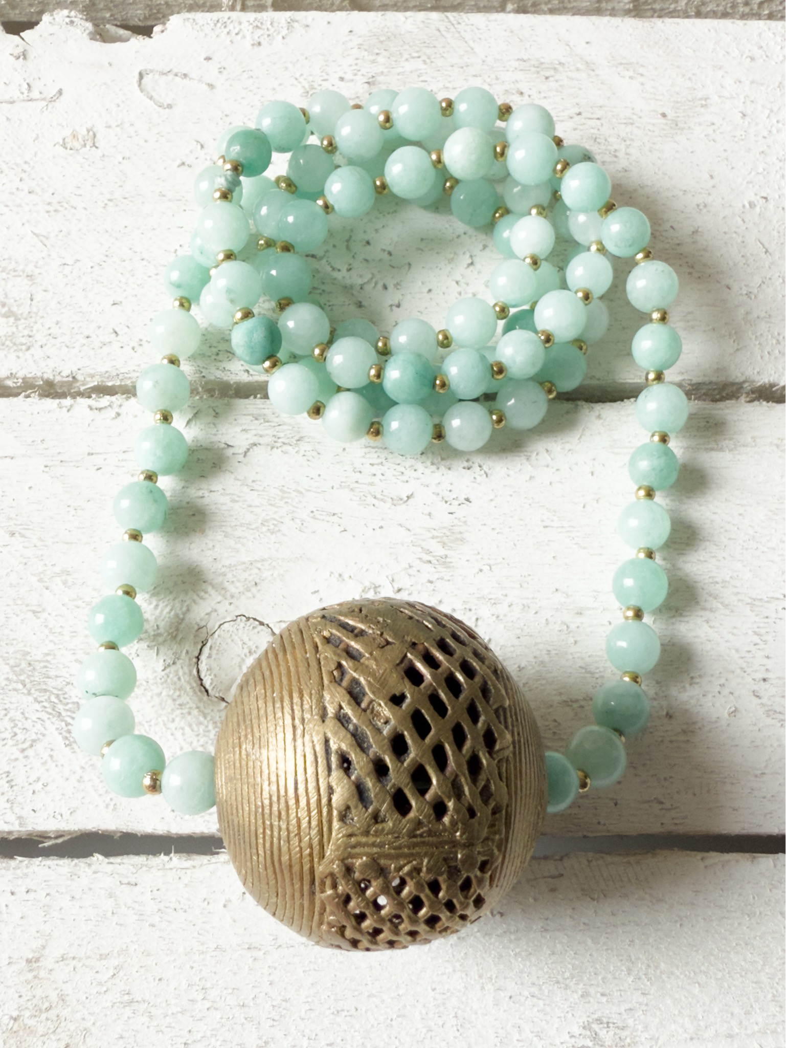 Collar piedra agua bola bronce dorada