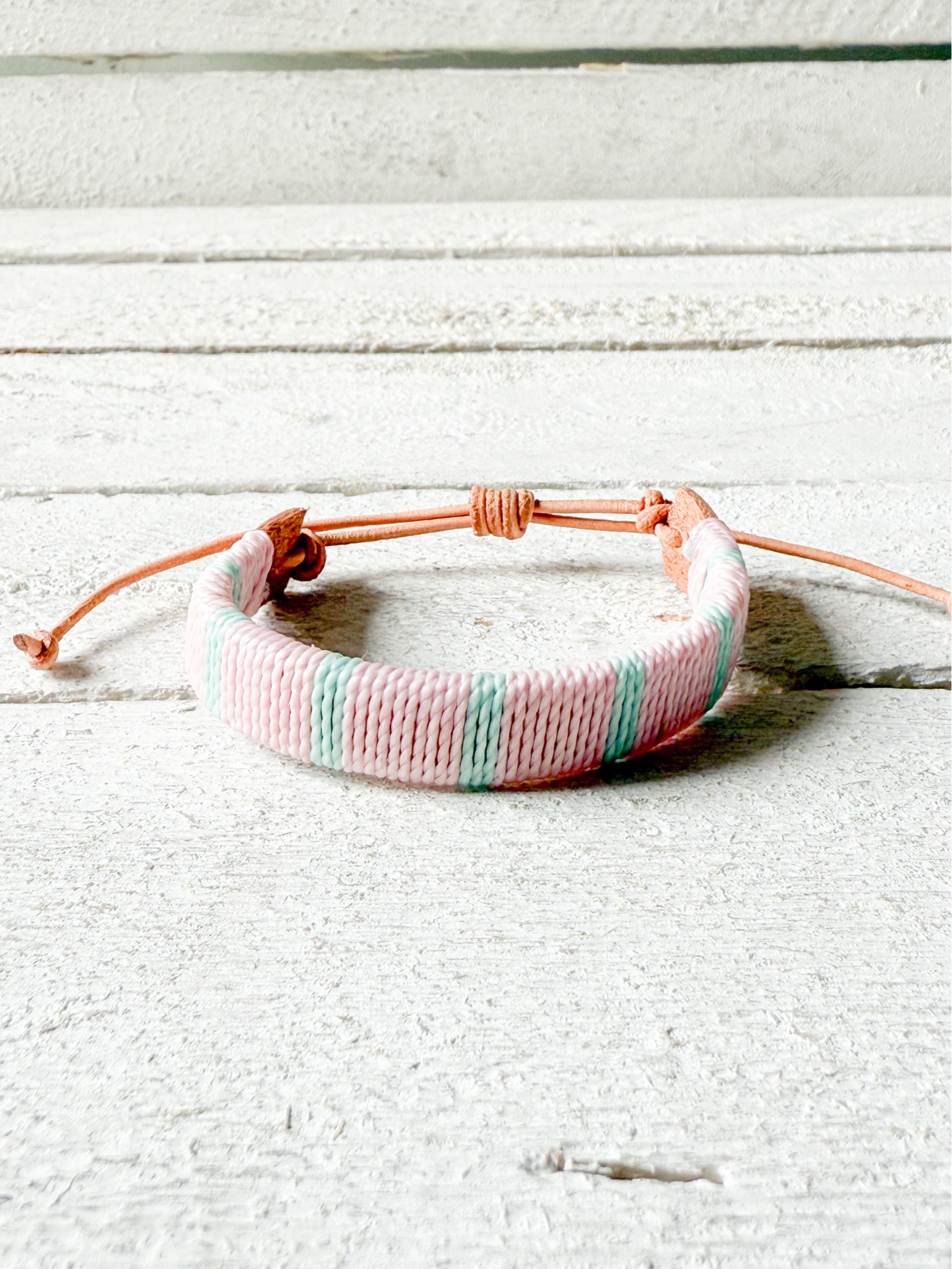 Pulsera ancha cuero rosa/agua