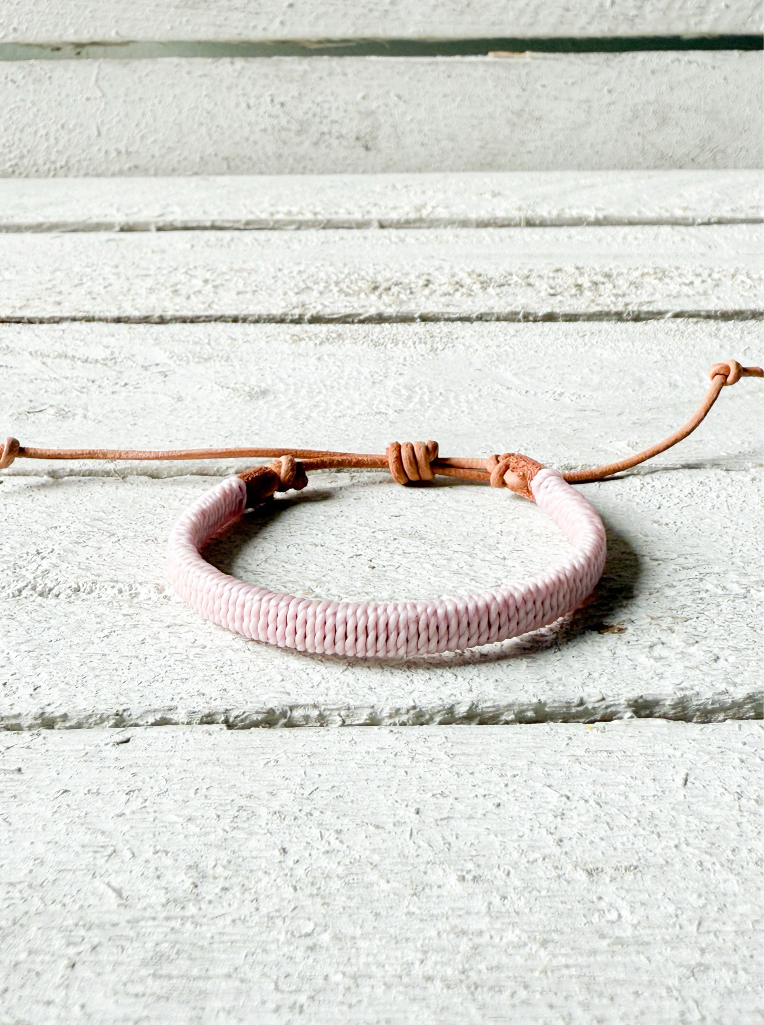 Pulsera cuero plano rosa