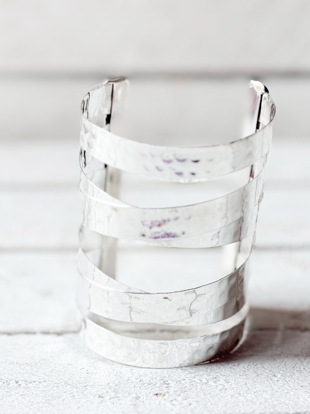 Brazalete romano ancho plateado