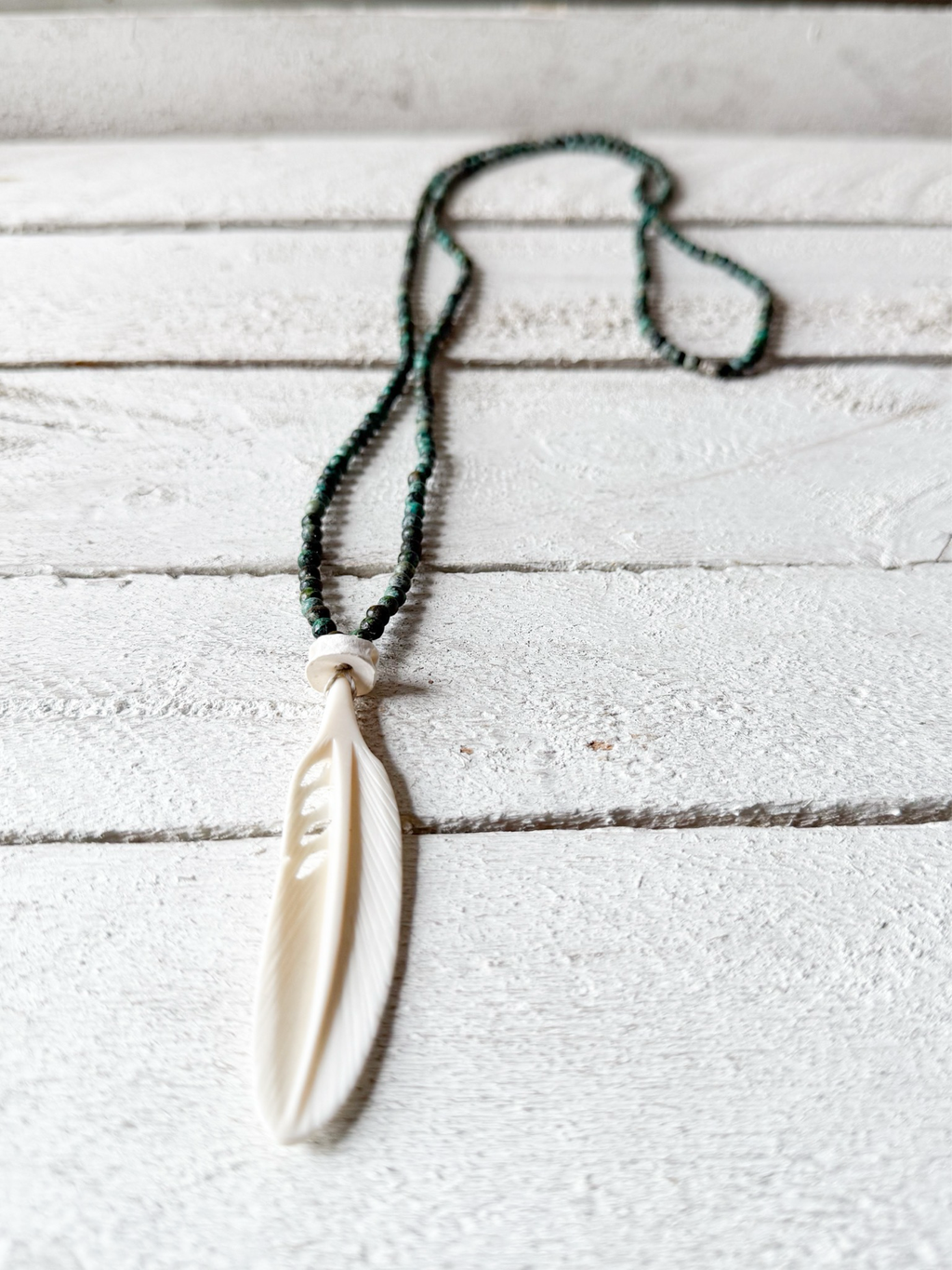 Collar pluma hueso boho