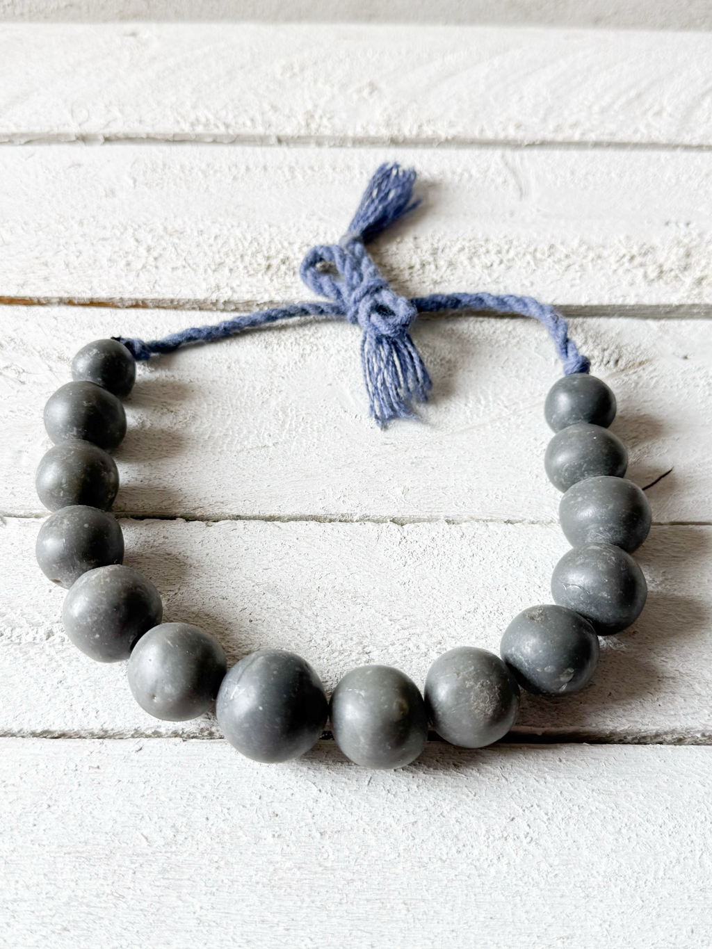 Gargantilla bolas gris