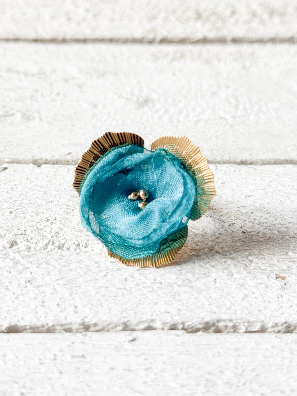 Anillo flor tela