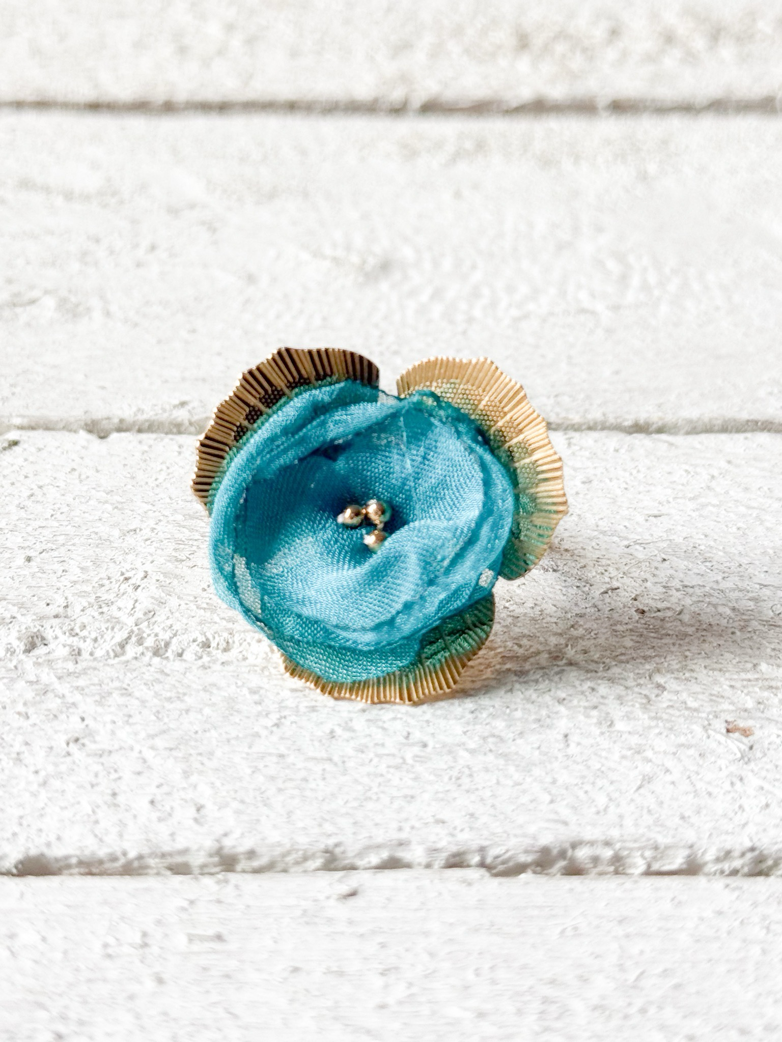 Anillo flor tela