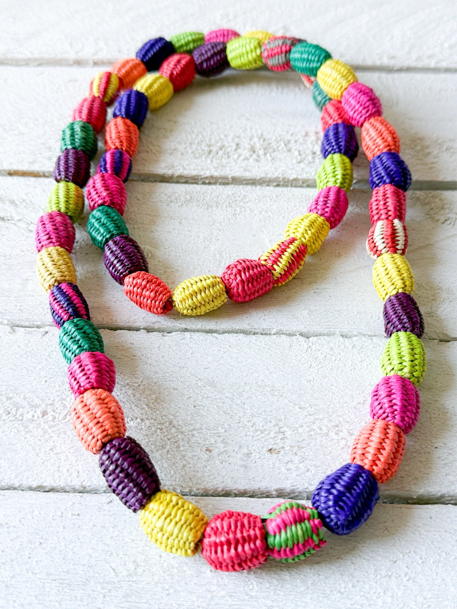 Collar bolas paja