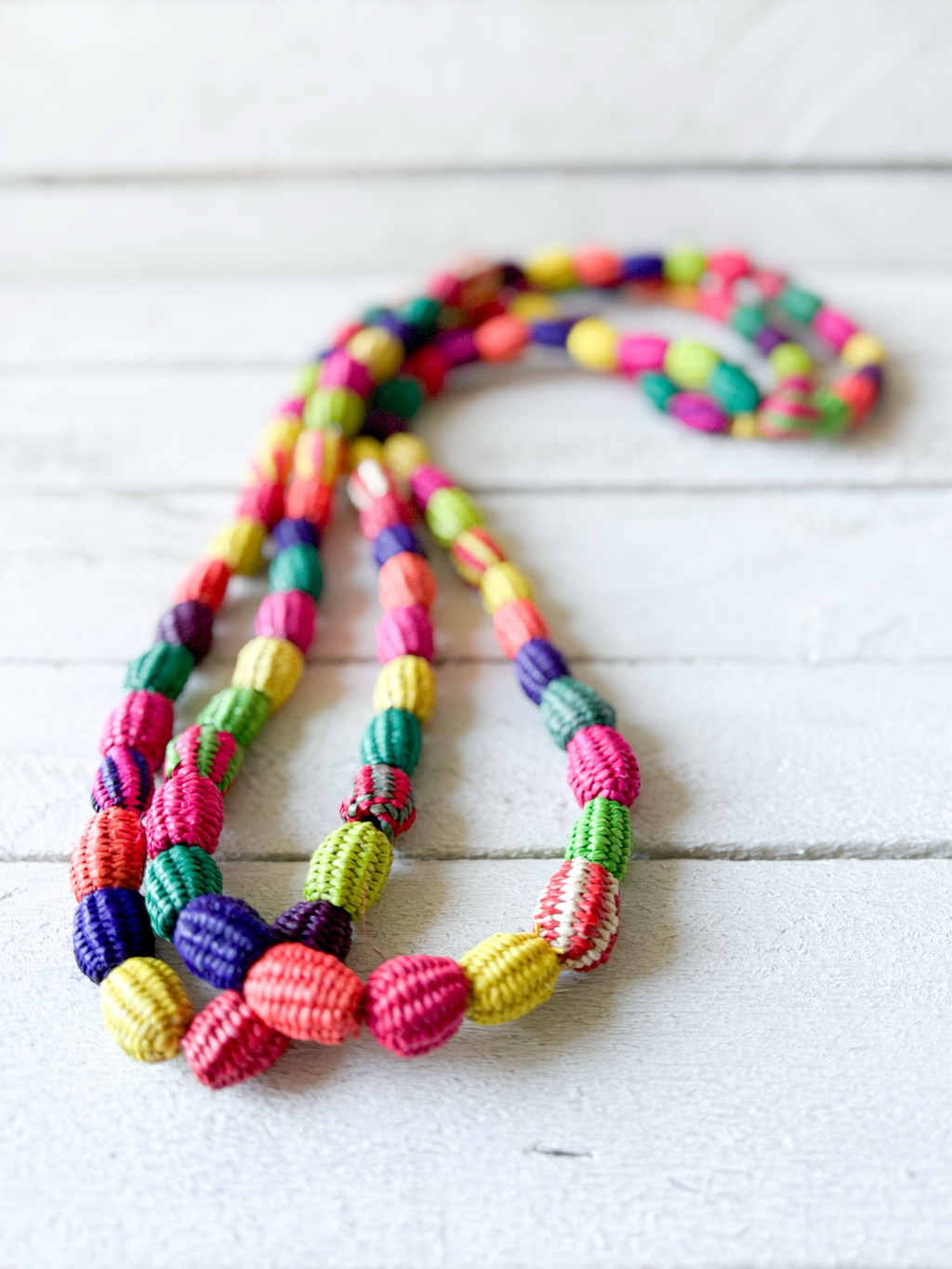 Collar bolas paja