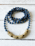 Collar azul tubo curvo