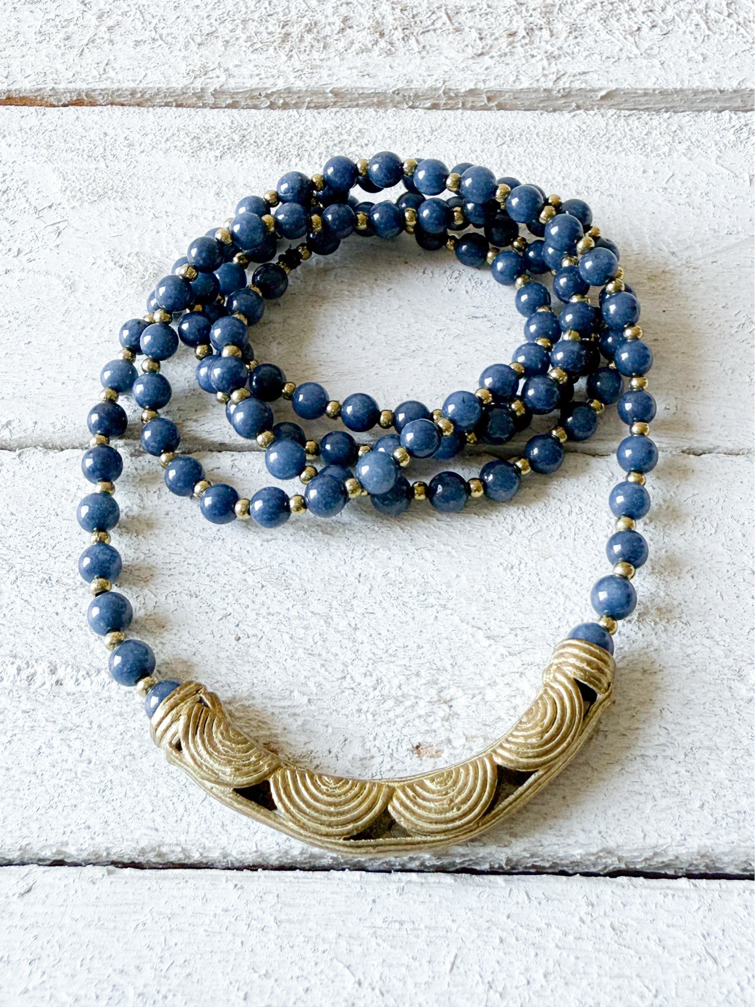 Collar azul tubo curvo