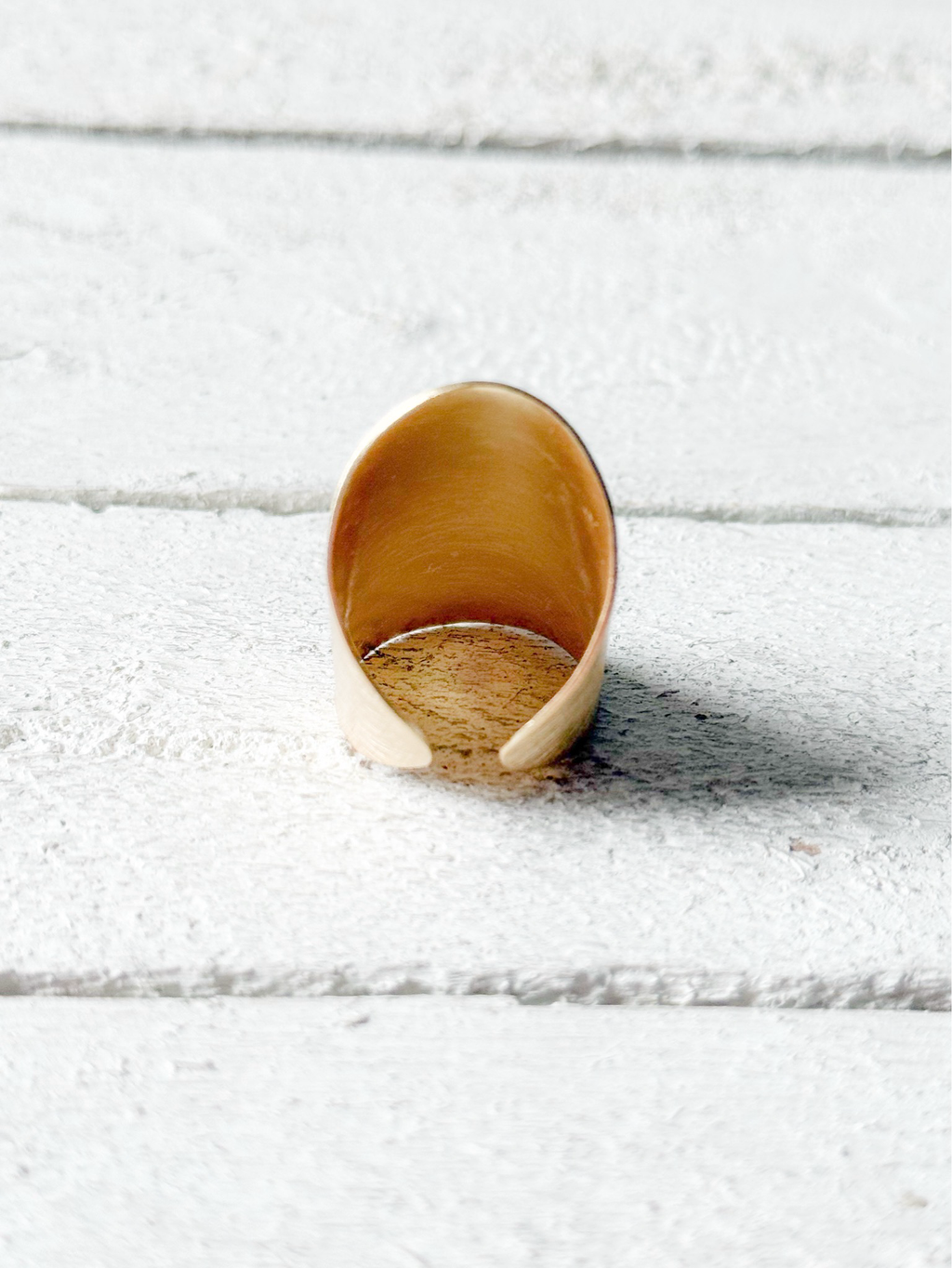 Anillo ancho mate dorado