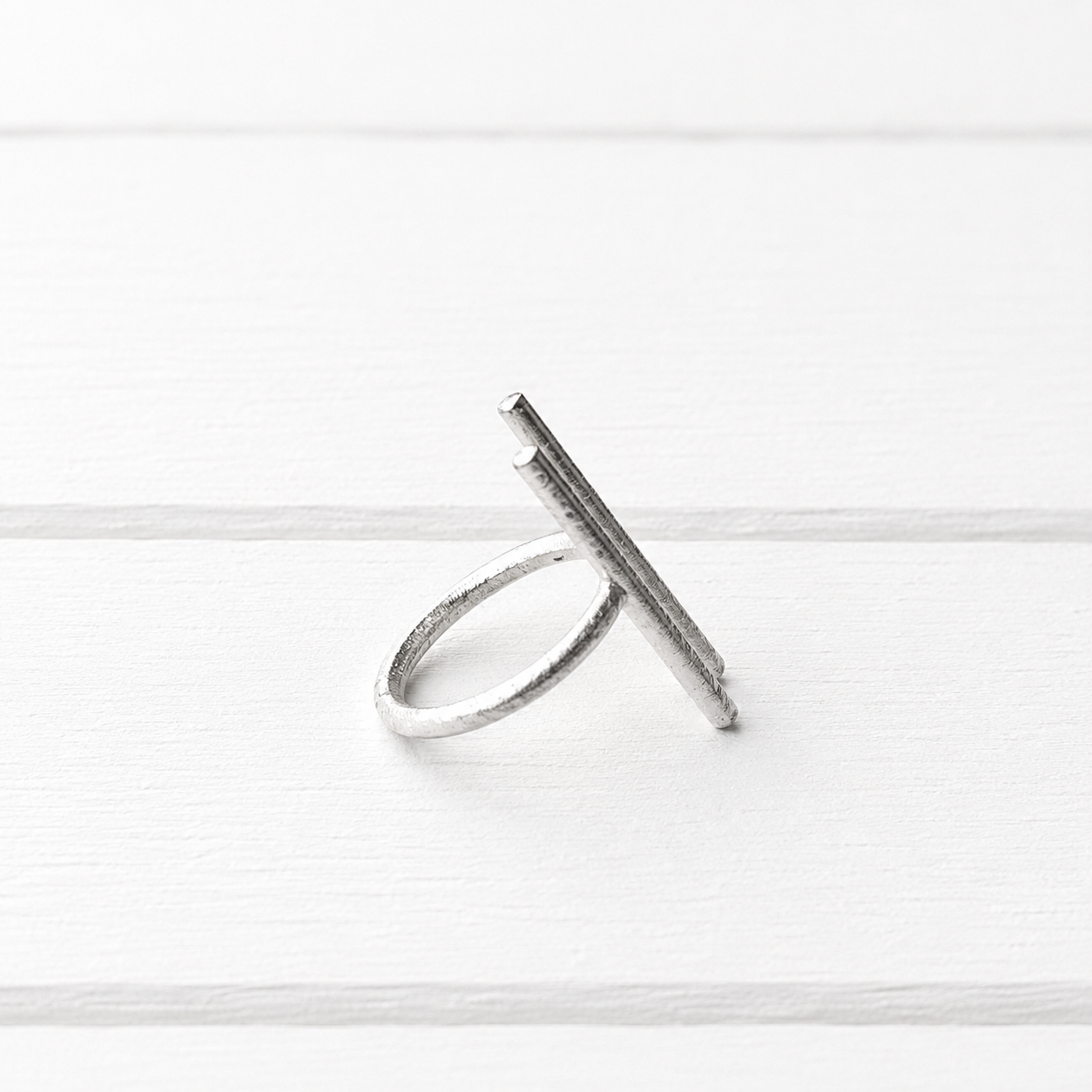 Anillo doble barra plateado