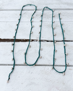 Collar abierto bolas plateadas verde