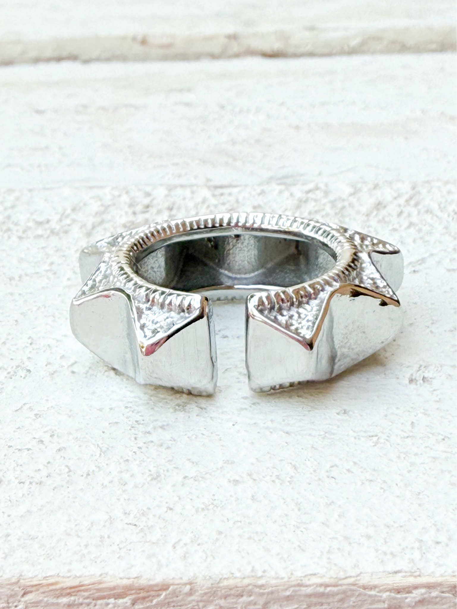 Anillo picos plateado