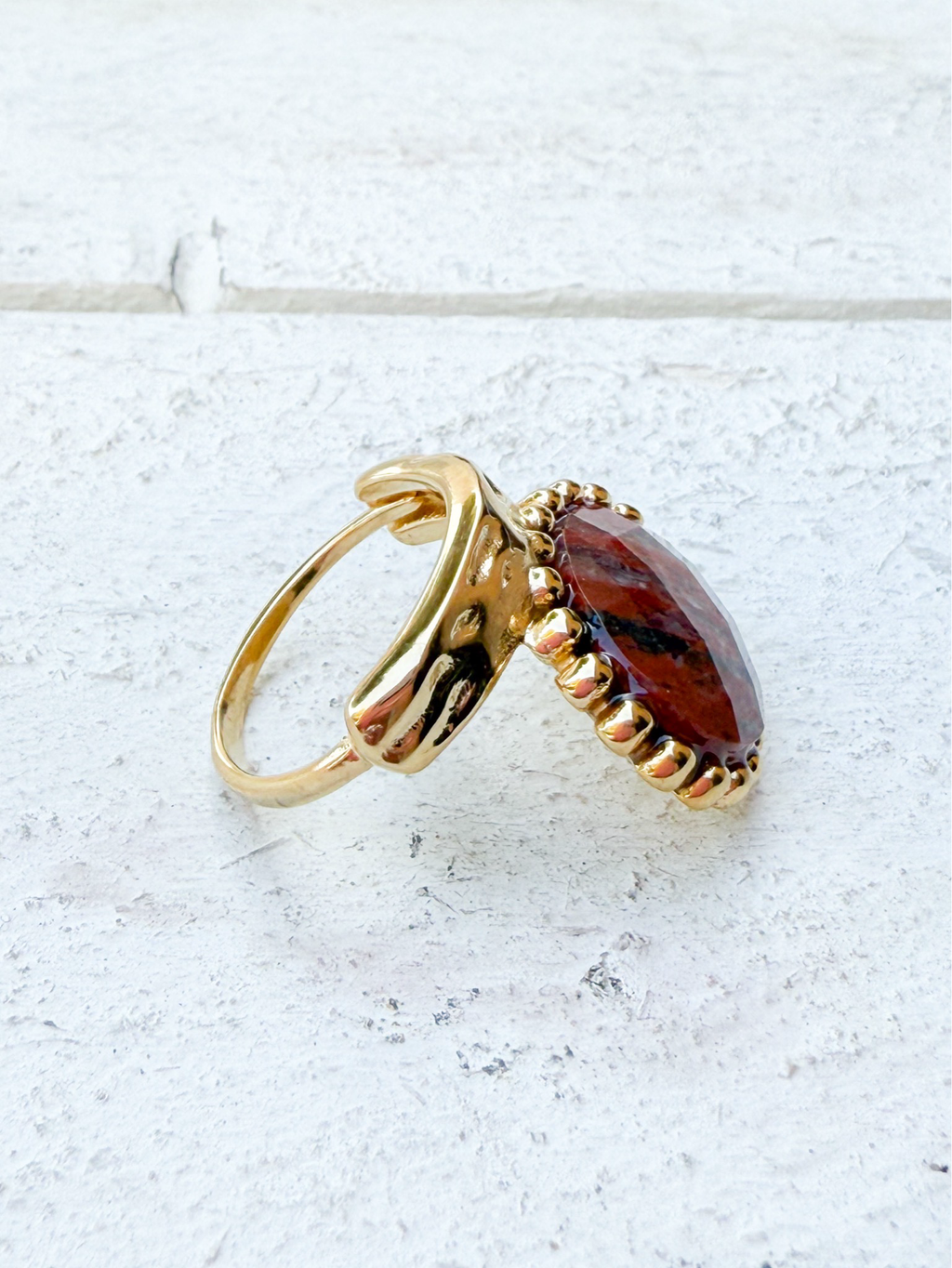 Anillo pedrusco enmarcado teja