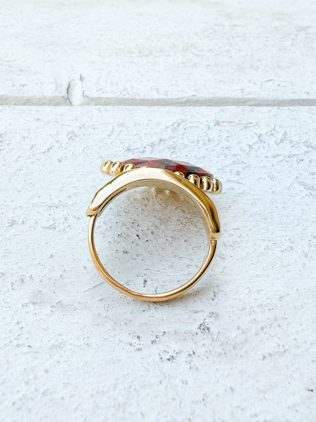 Anillo pedrusco enmarcado teja