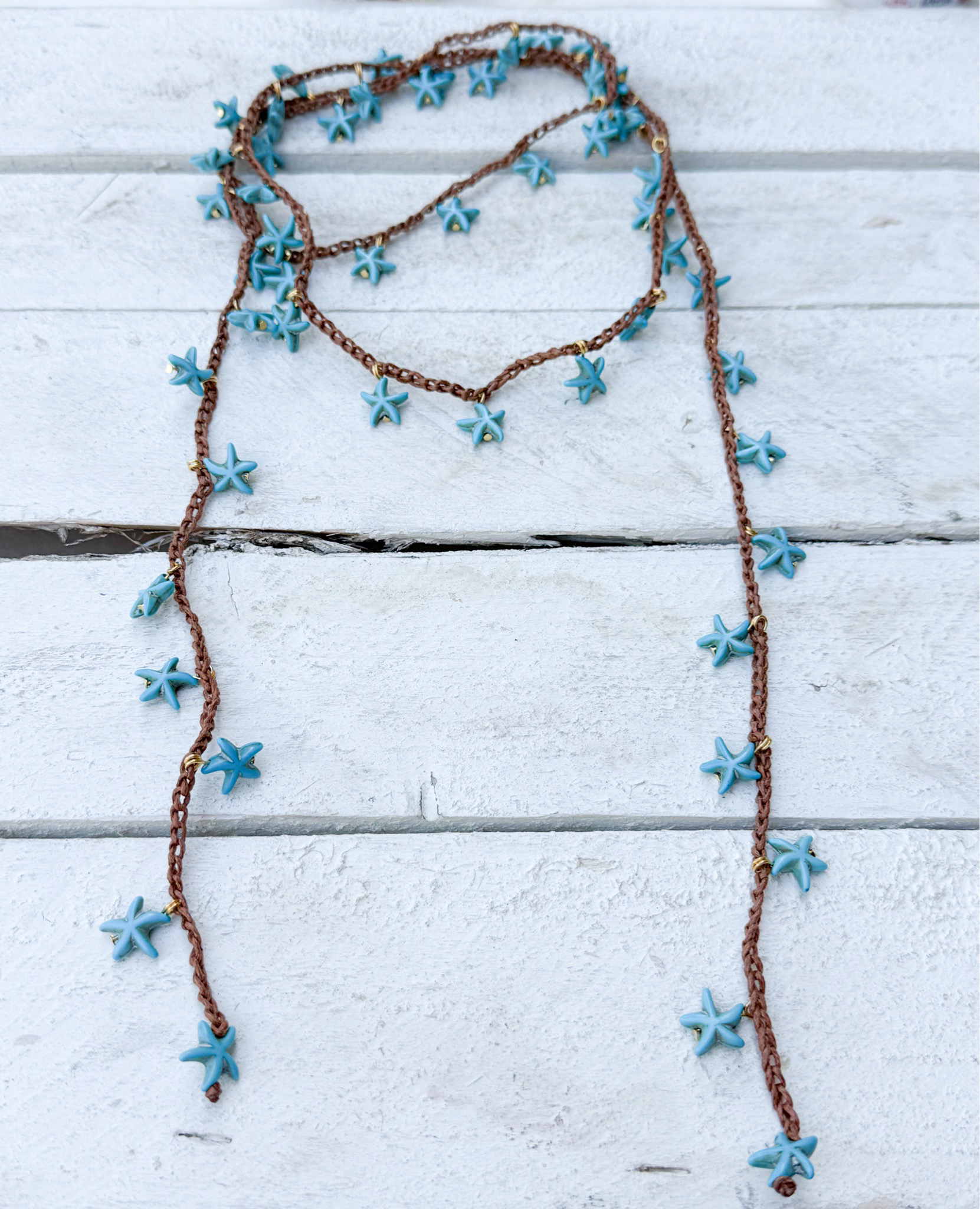 Collar tejido estrellas azul