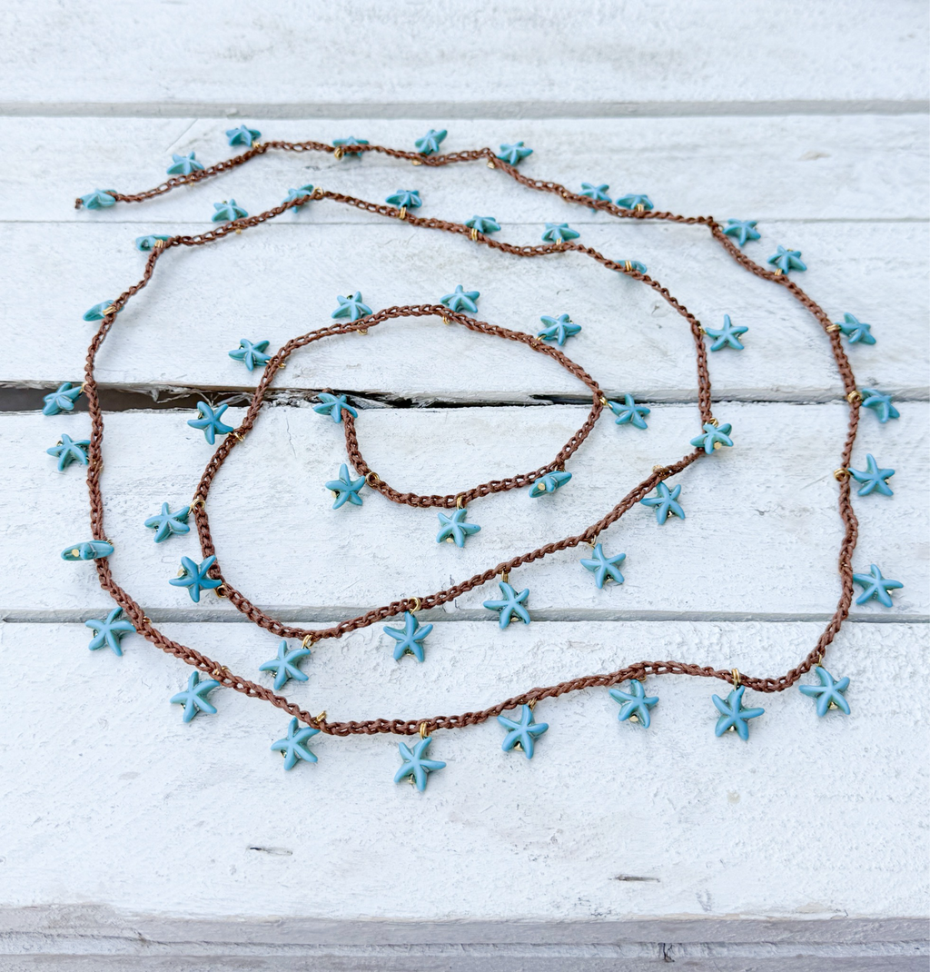 Collar tejido estrellas azul